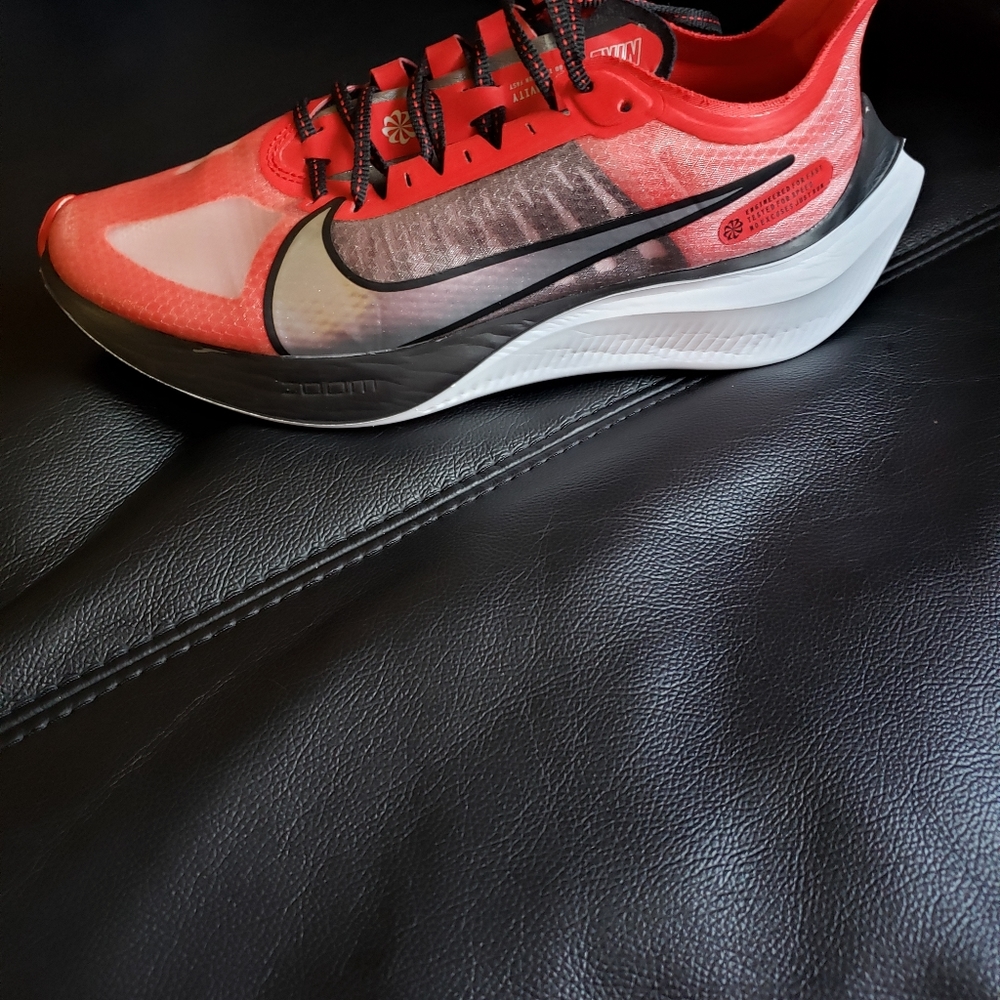 Nike - Picture 2 of 3